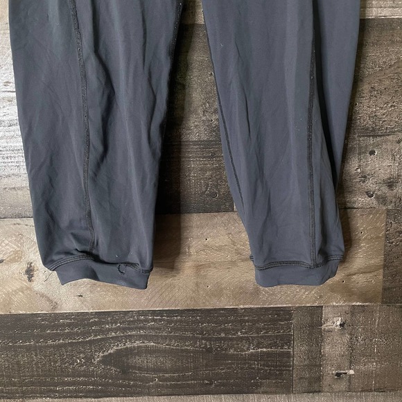 SOLD Lululemon Crop Pants 8 - Picture 3 of 5